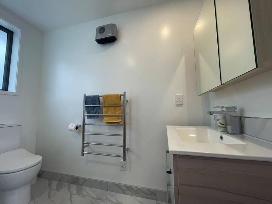 Parkside Retreat - 3 Beds -Sleeps 6 Near Westfield Christchurch Exterior foto