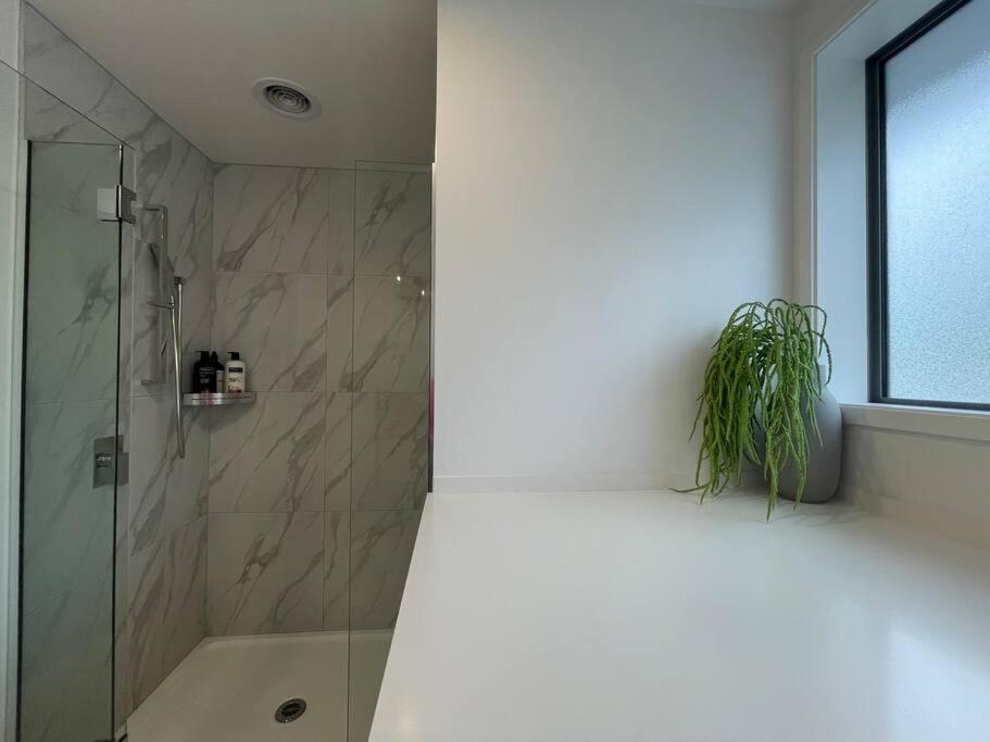 Parkside Retreat - 3 Beds -Sleeps 6 Near Westfield Christchurch Exterior foto